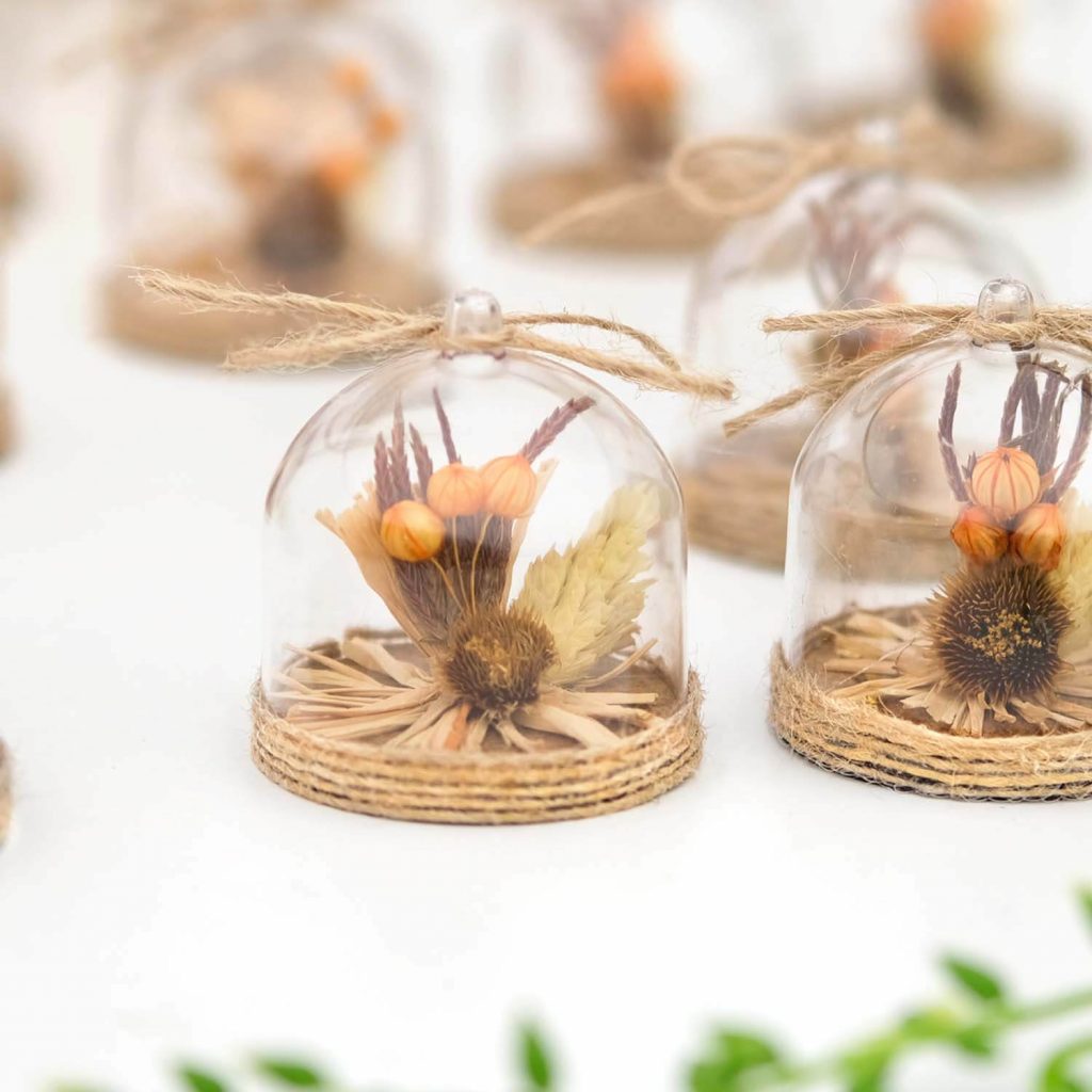 Mini Fanus İçerisinde Turuncu Renkli Kuru Çiçek Mini Fanus İçerisinde Turuncu Renkli Kuru Çiçek