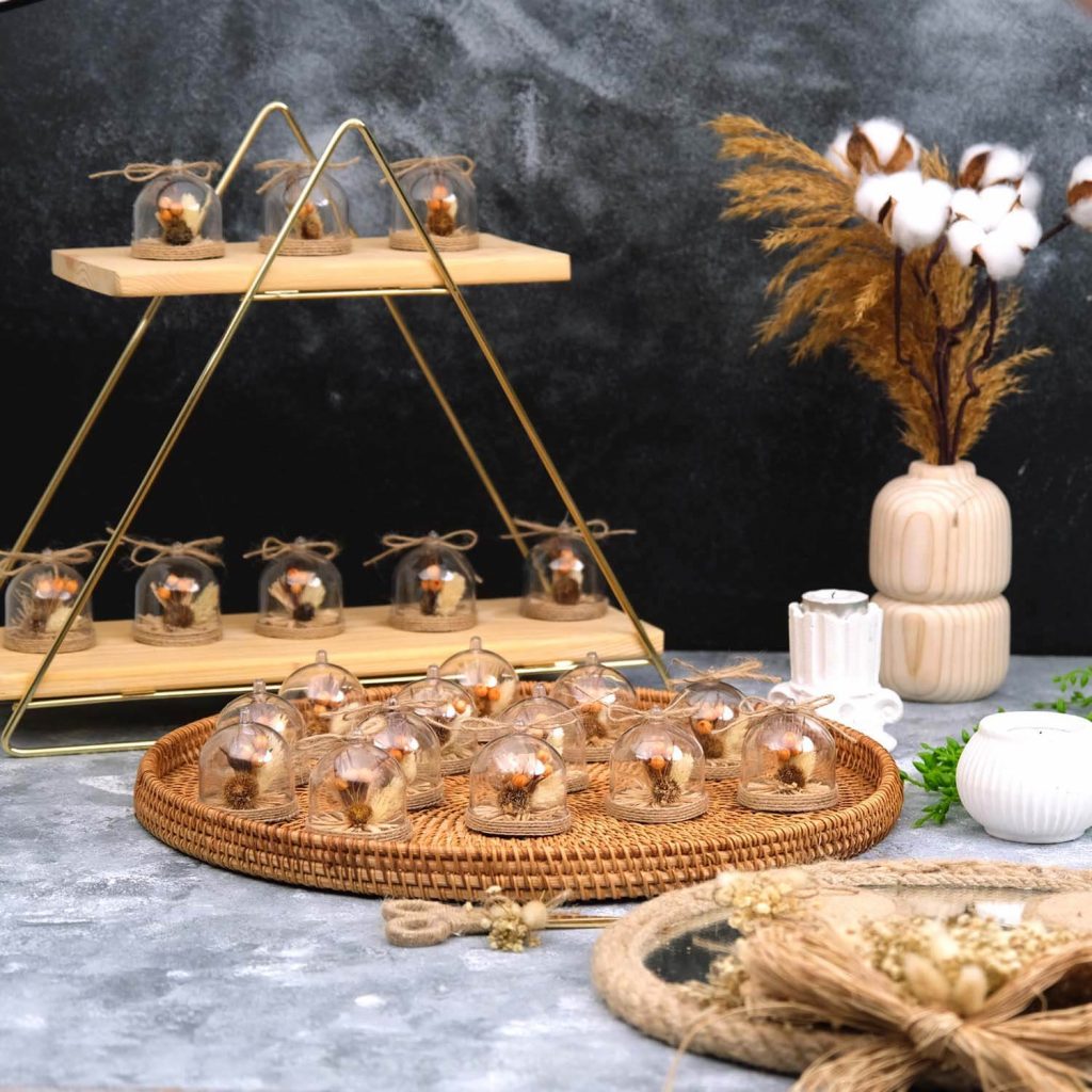 Mini Fanus İçerisinde Turuncu Renkli Kuru Çiçek Mini Fanus İçerisinde Turuncu Renkli Kuru Çiçek